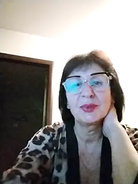 Snapshot of AlbinaXPretty chatting on 10.18.25 AlbinaXPretty online show from 10.18.25