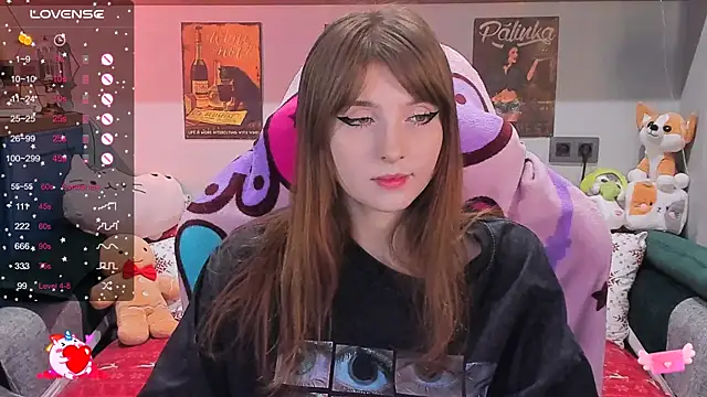 Snapshot of AliceLanley chatting on 12.28.24 AliceLanley online show from 12.28.24