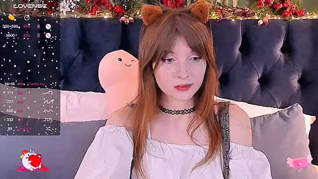 Snapshot of AliceLanley chatting on 02.05.25 AliceLanley online show from 02.05.25