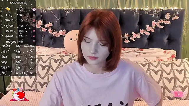 Snapshot of AliceLanley chatting on 09.19.25 AliceLanley online show from 09.19.25