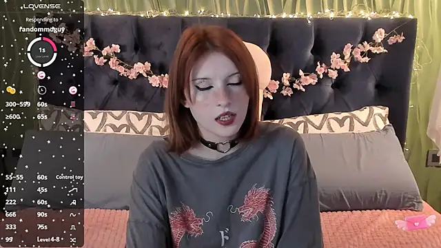 Snapshot of AliceLanley chatting on 10.10.25 AliceLanley online show from 10.10.25