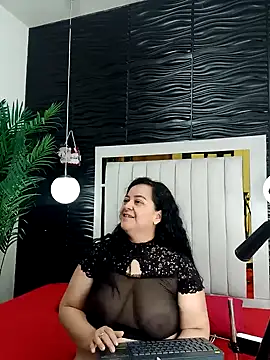 lucia vonne  online show from 01.07.25