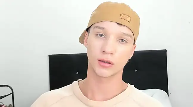 Snapshot of angelcortes chatting on 12.26.24 angelcortes online show from 12.26.24