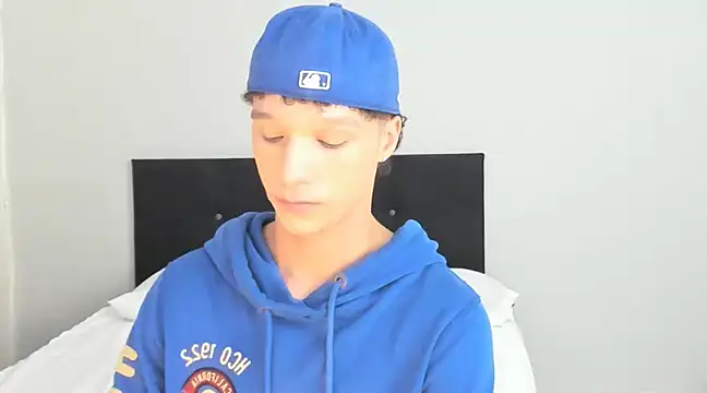 Snapshot of angelcortes chatting on 03.04.25 angelcortes online show from 03.04.25