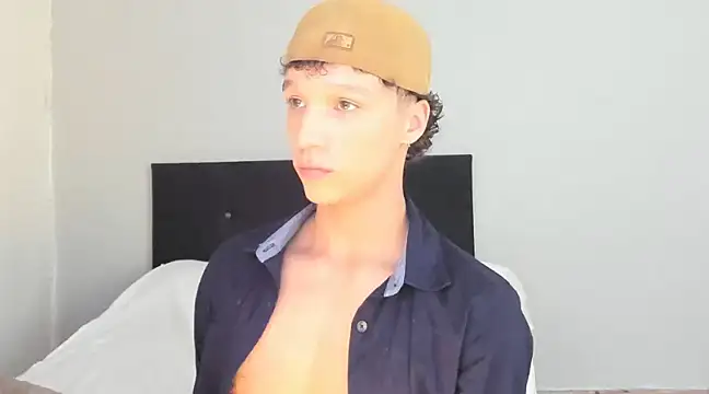 Snapshot of angelcortes chatting on 03.11.25 angelcortes online show from 03.11.25