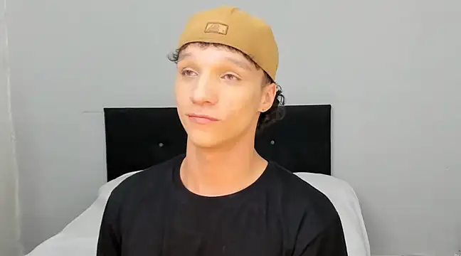 Snapshot of angelcortes chatting on 03.21.25 angelcortes online show from 03.21.25