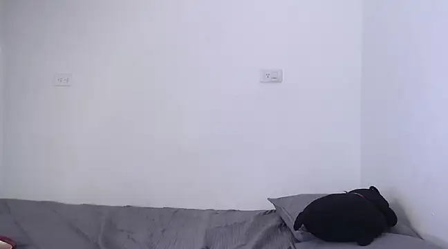 yungelitamor  online show from 01.14.25