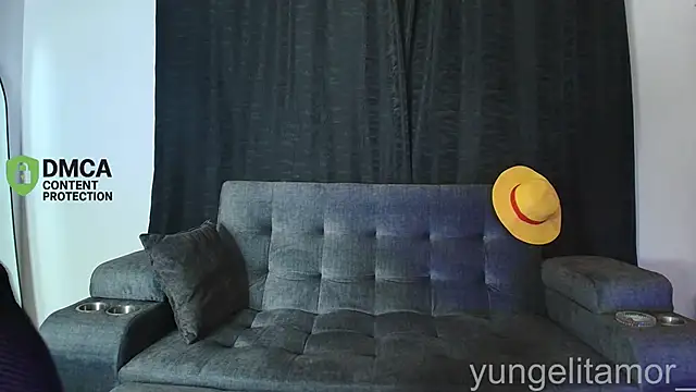 yungelitamor  online show from 12.05.25
