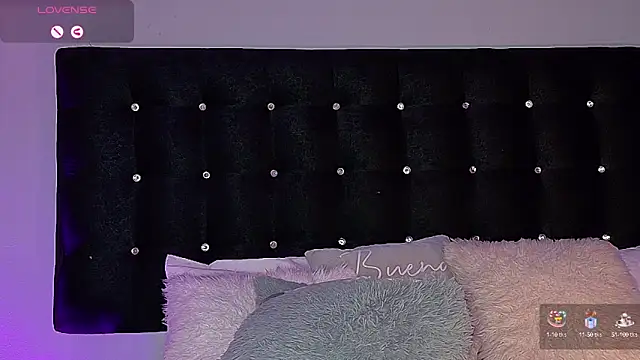 Snapshot of charlotteeruss chatting on 12.27.24 charlotteeruss online show from 12.27.24