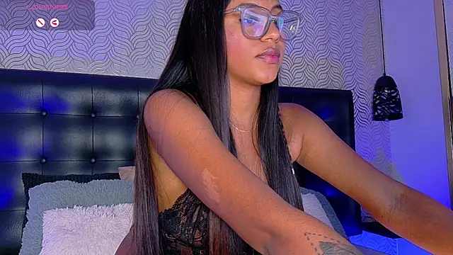 Snapshot of charlotteeruss chatting on 03.17.25 charlotteeruss online show from 03.17.25