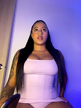 Snapshot of charlotteeruss chatting on 09.10.25 charlotteeruss online show from 09.10.25