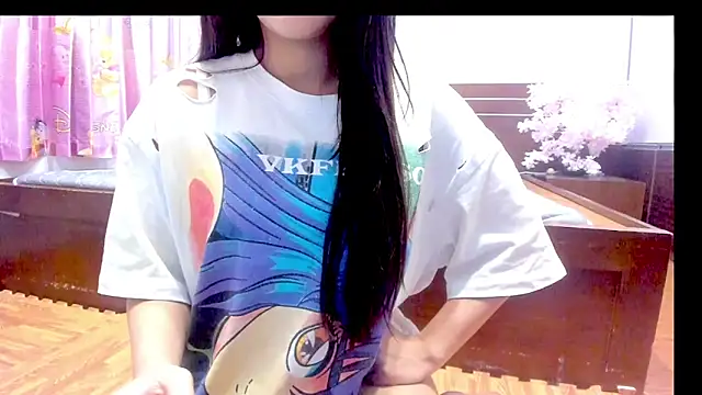 Snapshot of Mimini- chatting on 01.16.25 Mimini- online show from 01.16.25