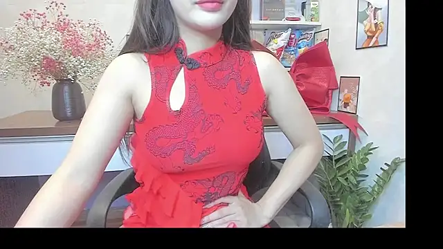 Snapshot of Mimini- chatting on 02.28.25 Mimini- online show from 02.28.25
