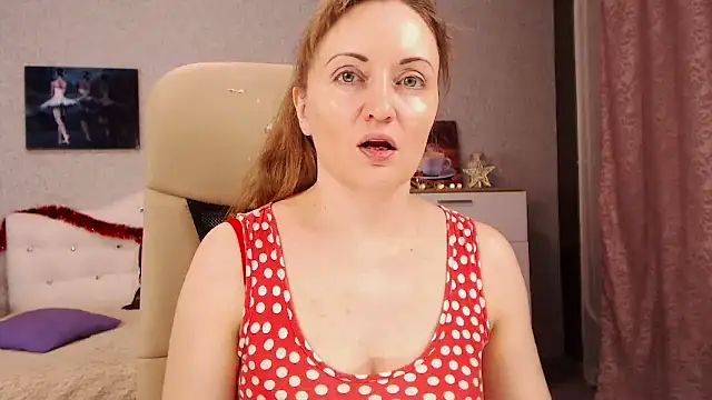 Snapshot of BettyFootFetish chatting on 01.03.25 BettyFootFetish online show from 01.03.25
