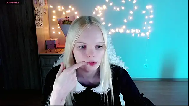 Emily Nyaffee online show from 03.03.25