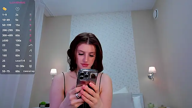 Snapshot of Skinny_Alice chatting on 10.15.25 Skinny Alice online show from 10.15.25