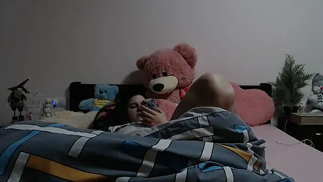 Snapshot of Annatrybebetter chatting on 03.20.25 Annatrybebetter online show from 03.20.25