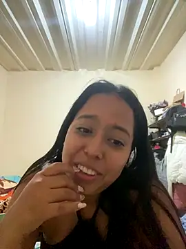 Snapshot of laila044 chatting on 10.22.25 laila044 online show from 10.22.25