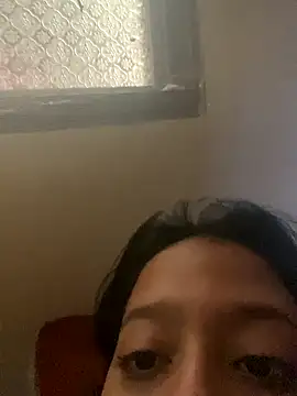 Snapshot of laila044 chatting on 10.23.25 laila044 online show from 10.23.25