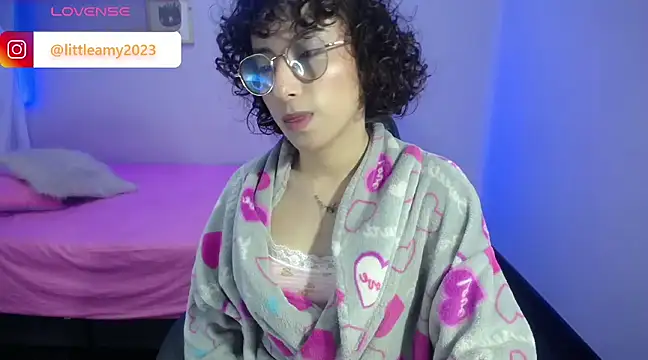Snapshot of little__amy_ chatting on 01.06.25 little amy online show from 01.06.25