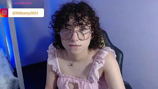 Snapshot of little__amy_ chatting on 02.15.25 little amy online show from 02.15.25