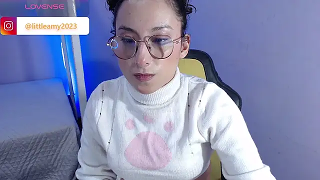 Snapshot of little__amy_ chatting on 03.21.25 little amy online show from 03.21.25