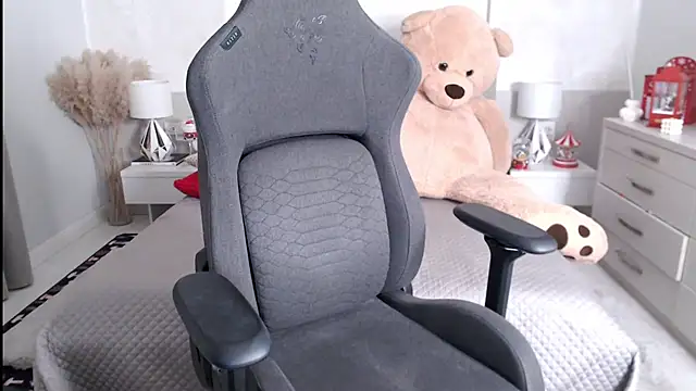 Smileyouarehere online show from 02.02.25