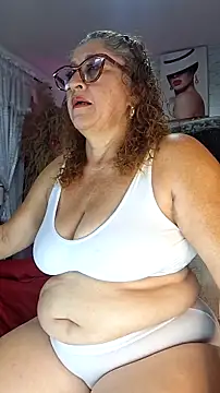 Snapshot of evelin_hott chatting on 09.30.25 evelin hott online show from 09.30.25