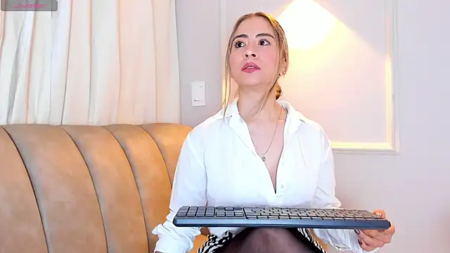 Snapshot of Lia_walton chatting on 11.29.25 Lia walton online show from 11.29.25