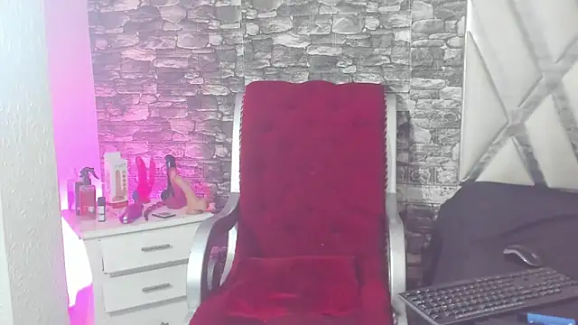 Snapshot of Trinna_harperr chatting on 12.11.24 Trinna harperr online show from 12.11.24
