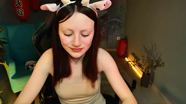 Snapshot of VeliraBraitberg chatting on 12.20.24 VeliraBraitberg online show from 12.20.24