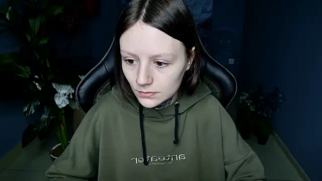 Snapshot of VeliraBraitberg chatting on 03.22.25 VeliraBraitberg online show from 03.22.25