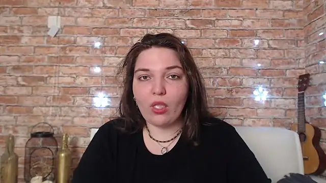 Amelia Kiss  online show from 12.30.24