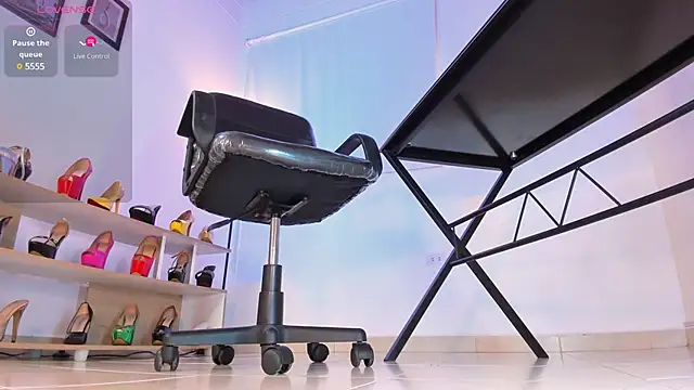 violettastrada online show from 02.15.25