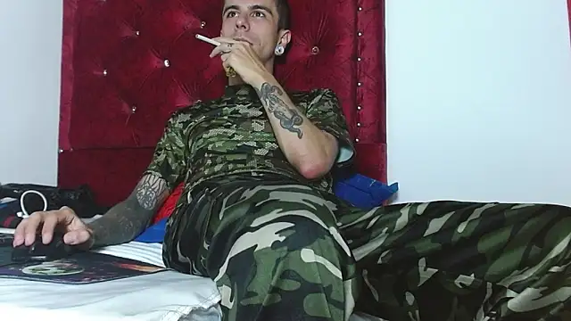 Snapshot of Aaron_BigDickxxx chatting on 12.03.24 Aaron BigDickxxx online show from 12.03.24