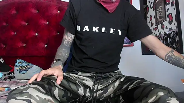 Snapshot of Aaron_BigDickxxx chatting on 01.16.25 Aaron BigDickxxx online show from 01.16.25