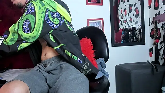 Snapshot of Aaron_BigDickxxx chatting on 02.19.25 Aaron BigDickxxx online show from 02.19.25