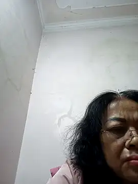 Snapshot of Hotestlove chatting on 03.18.25 Hotestlove online show from 03.18.25