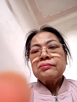 Snapshot of Hotestlove chatting on 03.19.25 Hotestlove online show from 03.19.25