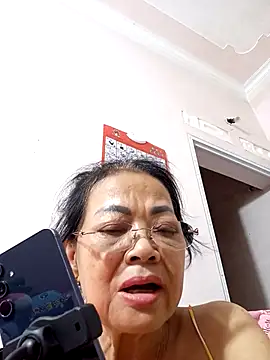 Snapshot of Hotestlove chatting on 09.24.25 Hotestlove online show from 09.24.25