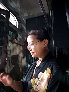 Snapshot of Hotestlove chatting on 10.04.25 Hotestlove online show from 10.04.25