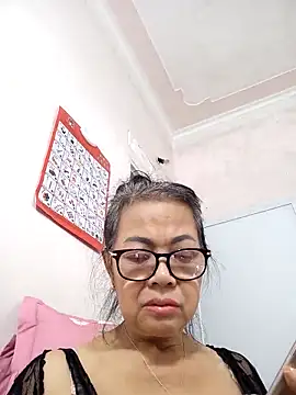 Snapshot of Hotestlove chatting on 10.25.25 Hotestlove online show from 10.25.25