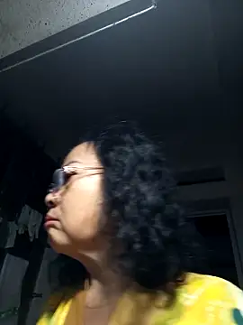 Snapshot of Hotestlove chatting on 11.02.25 Hotestlove online show from 11.02.25