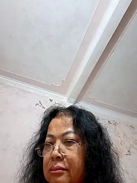 Snapshot of Hotestlove chatting on 11.08.25 Hotestlove online show from 11.08.25