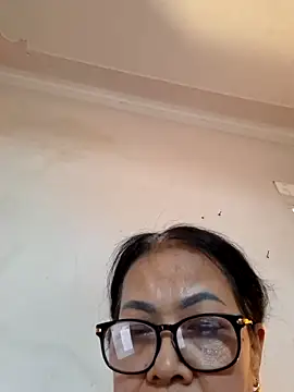 Snapshot of Hotestlove chatting on 11.16.25 Hotestlove online show from 11.16.25