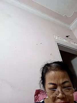 Snapshot of Hotestlove chatting on 11.18.25 Hotestlove online show from 11.18.25