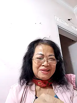 Snapshot of Hotestlove chatting on 11.21.25 Hotestlove online show from 11.21.25