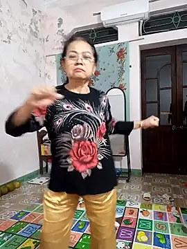 Snapshot of Hotestlove chatting on 11.24.25 Hotestlove online show from 11.24.25