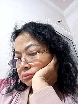 Snapshot of Hotestlove chatting on 11.26.25 Hotestlove online show from 11.26.25