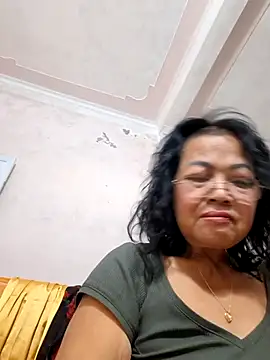 Snapshot of Hotestlove chatting on 11.27.25 Hotestlove online show from 11.27.25